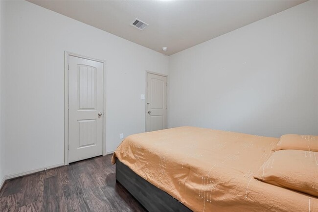 Building Photo - 4410 Fenetre Forest St