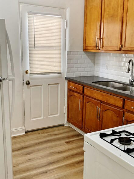 Building Photo - 808 N Poinsettia Pl