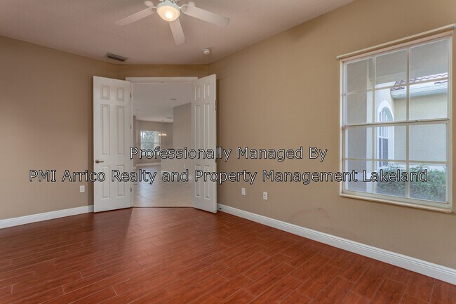 Building Photo - 3960 Sunset Lake Dr