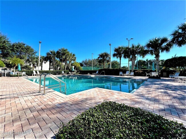 Building Photo - 7048 Sevilla Ct
