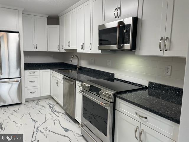 Building Photo - 205 Yoakum Pkwy