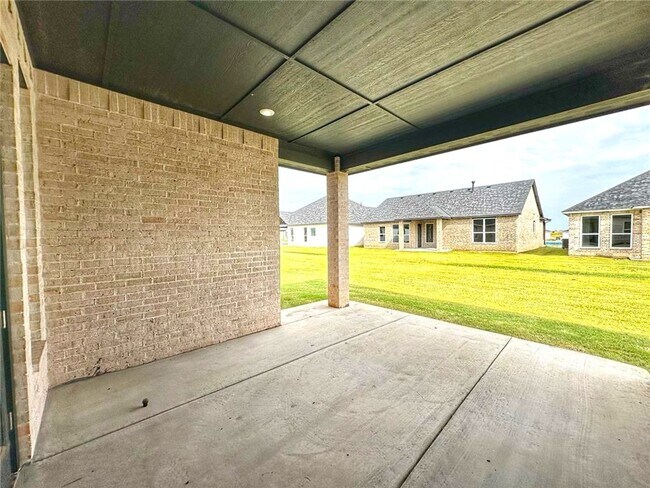 Building Photo - 3 Bed 2 Bath 2 Car in Twin Silos Addition Edmond, OK