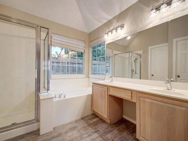 Building Photo - 1208 Woodhollow Cove