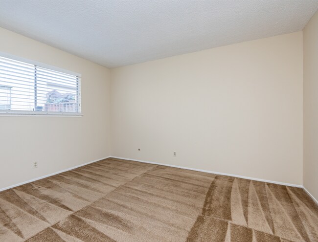 Building Photo - 3196 Pearl Ave