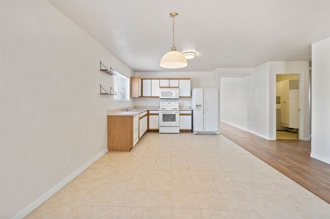 Building Photo - Move in ready home in Arizona Sunset!