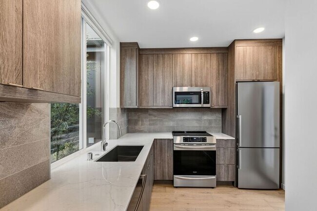 Building Photo - Hilltop Gem w/ AC and 360° Rooftop Views (1st Month Free)