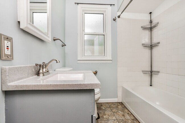 Building Photo - Cute 3-Bedroom Home