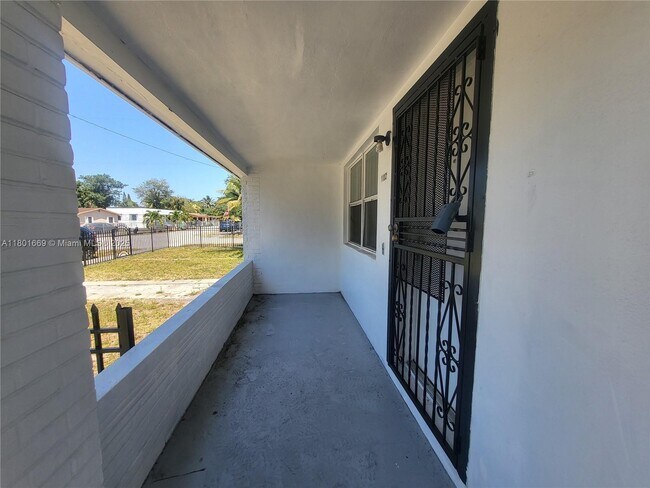 Building Photo - 1102 NW 100th Terrace