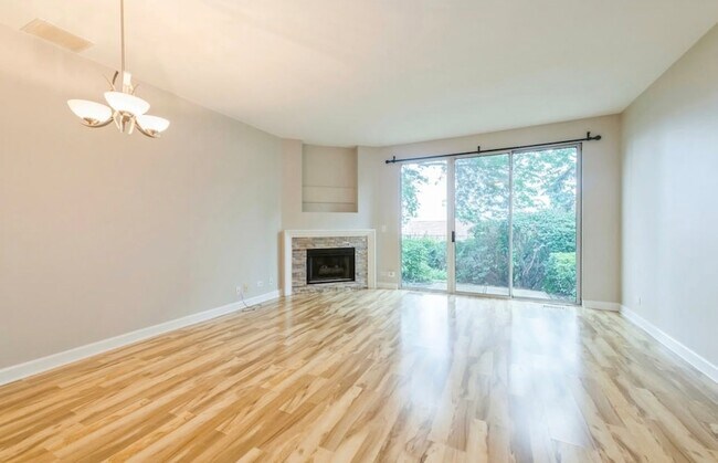 Building Photo - 533 Woodhaven Dr