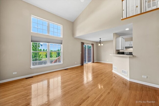 Building Photo - 1058 E Danbury Dr