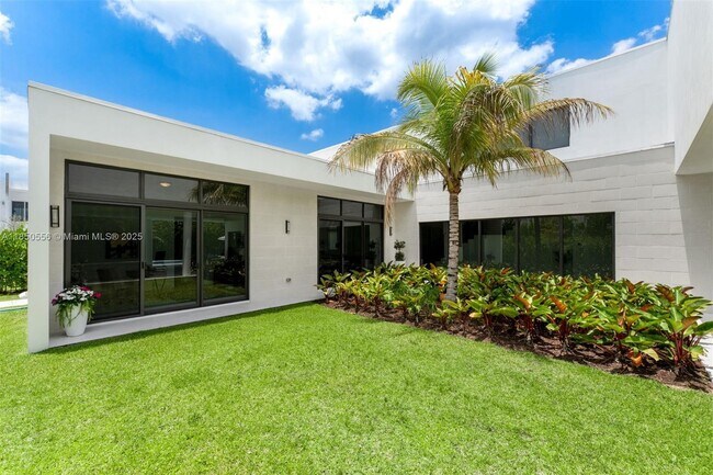Building Photo - 16703 Botaniko Dr S
