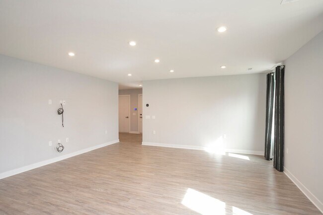 Building Photo - 711 Cottage Dr