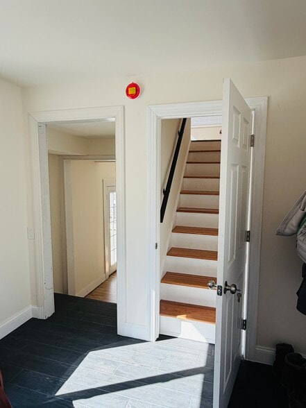 Building Photo - 515 Cow Hill Rd