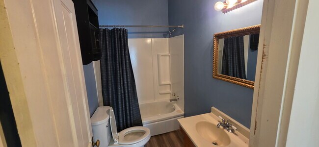 Building Photo - 514 W Main St