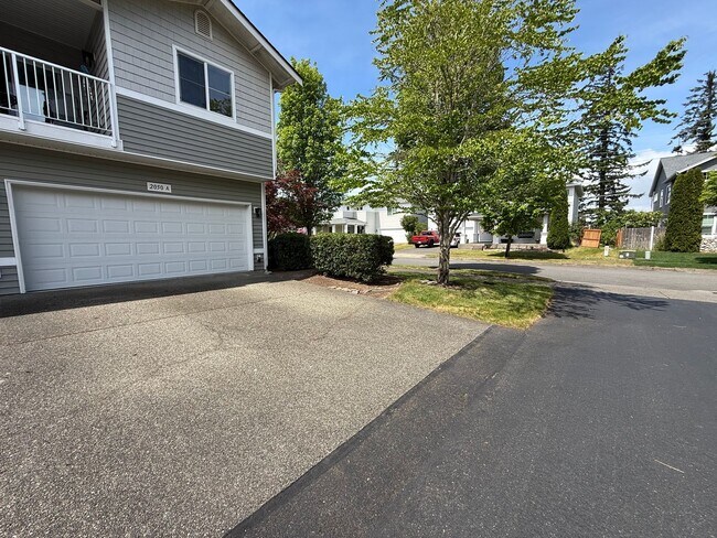 Building Photo - 3 Bedroom 2.5 Bath DuPont Townhome