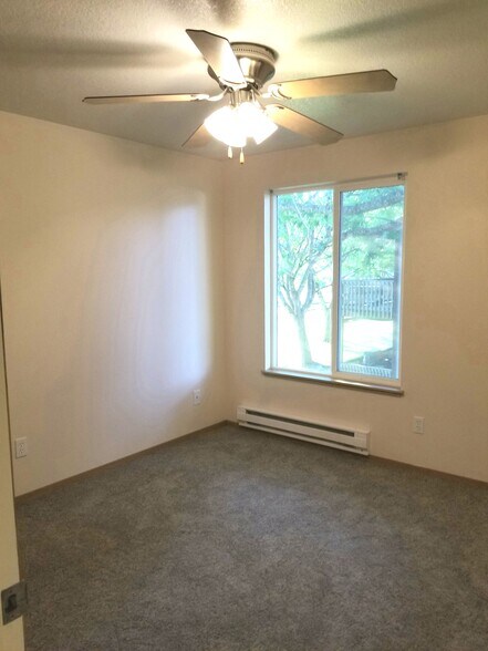 Building Photo - 12480 SW Gingham Ln