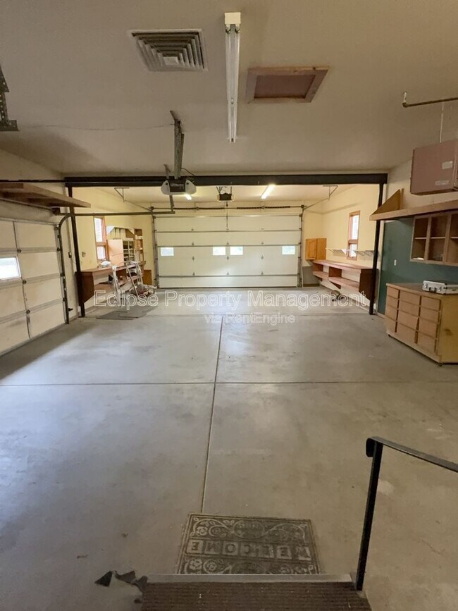 Building Photo - 2737 Sierra Vista Dr