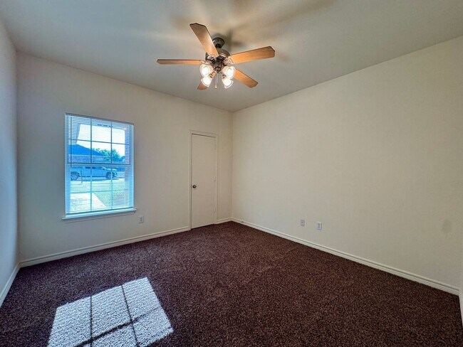 Building Photo - Duplex