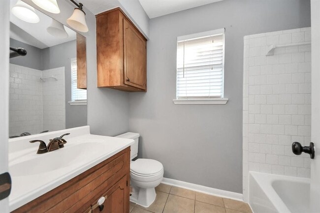 Building Photo - 2318 Hearne Dr