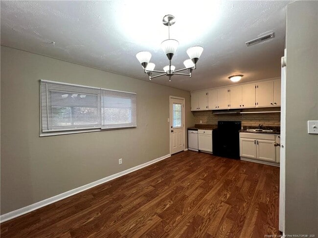 Building Photo - 1602 Crescent Dr