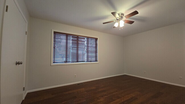 Building Photo - Renovated 3 Bed, 2 Bath Home Located in Stratford Park Neighborhood