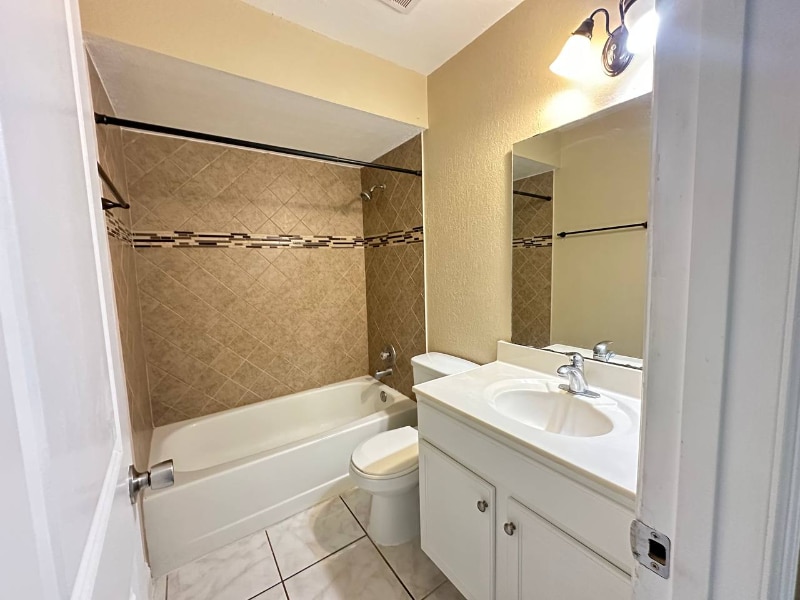 Building Photo - 27 W Country Cove Way