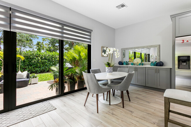 Dining area - 3211 Santa Catalina Plz