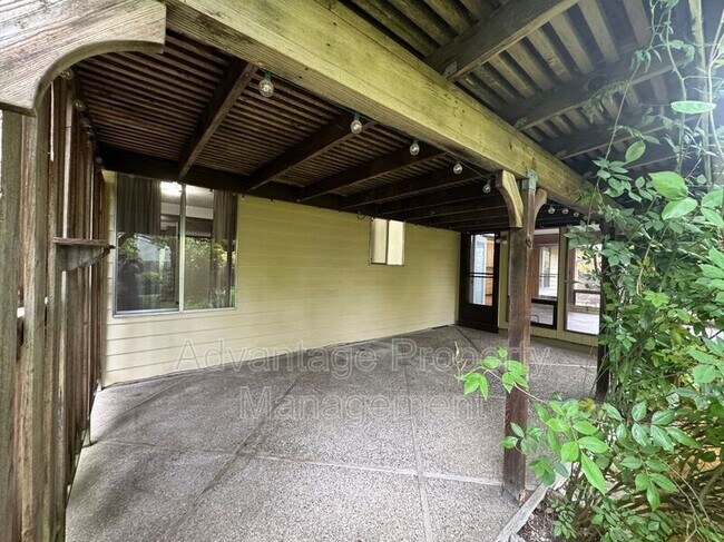 Building Photo - 2350 NW Green Cir