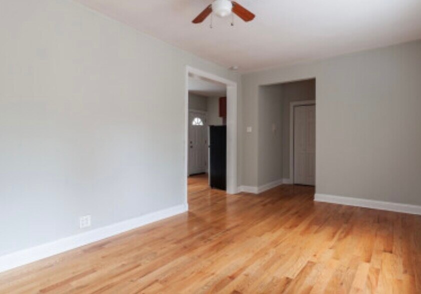 Building Photo - 3723 N Pine Grove Ave