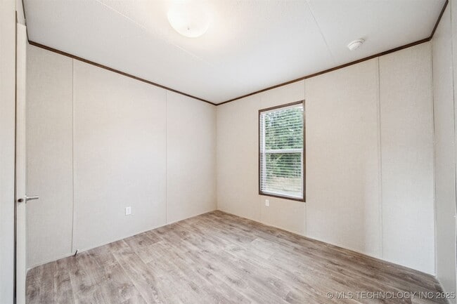 Building Photo - 348939 E 750 Rd
