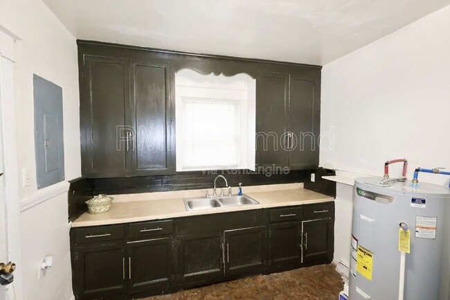 Building Photo - 1910 Chicago Ave