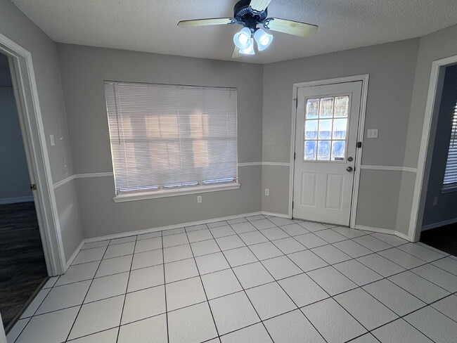 Building Photo - Beautiful Home Outside of City Limits!