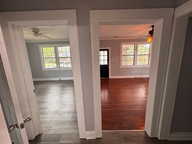 Building Photo - 3 Bedrooms, 2 Bathrooms - Home in Celenease!