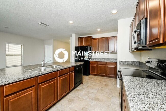 Building Photo - 6 Bedroom Pet-Friendly Home in RIVERVIEW, FL with Main Street Renewal