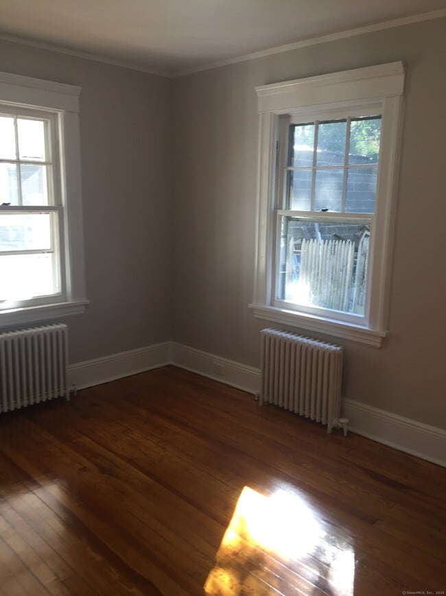 Building Photo - 269 Sound Beach Ave