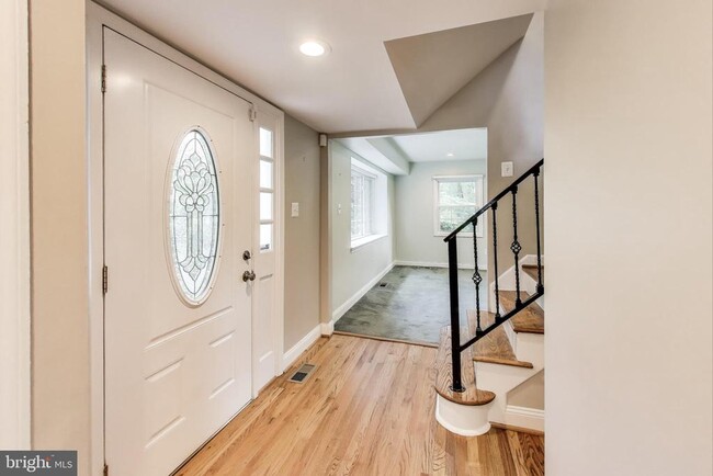 Building Photo - 13704 Beret Pl