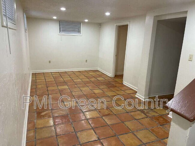 Building Photo - 5430 N Frankfort Pl