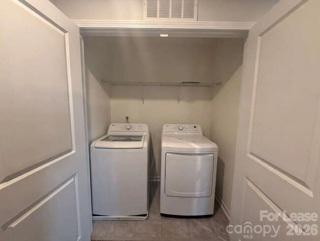 Building Photo - 5215 Maynard Hl Dr