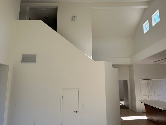 Building Photo - Pleasant 4 Bedroom 2.5 Bath Home Located i...