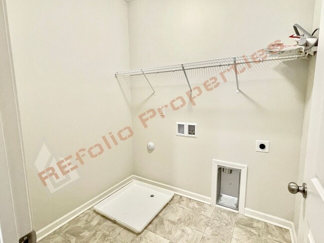 Building Photo - Gorgeous 4 Bedroom, 2.5 Bath House with Office + Loft in Arlington Meadows, Fuquay Varina, April 7!