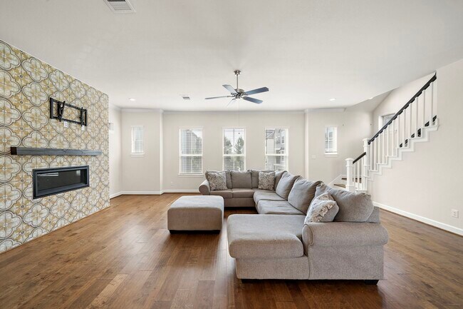 Building Photo - 4003 Centre Valley Ln