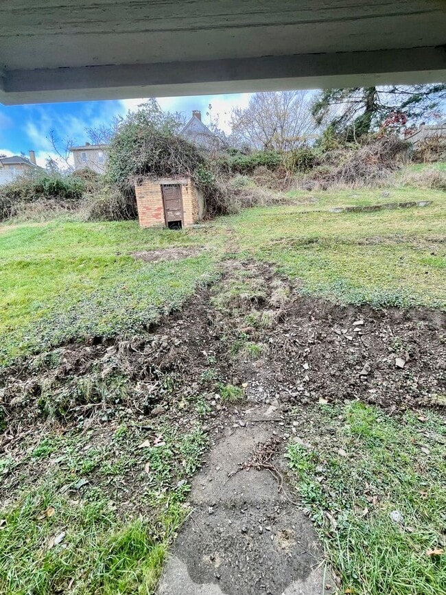 Building Photo - 3 Bed-1 Bath Turtle Creek PA