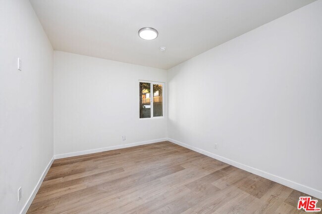 Building Photo - 839 Wilcox Ave
