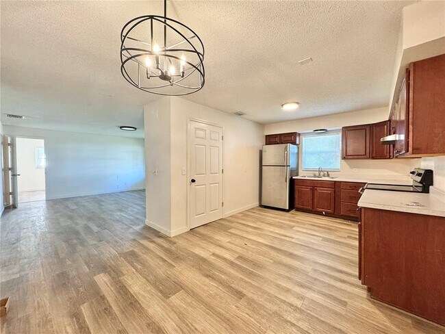 Building Photo - 133 S Bulova Dr