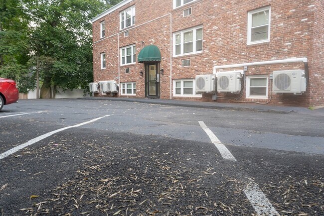 Building Photo - 225 S Main St