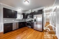 Building Photo - 738 N Avers Ave