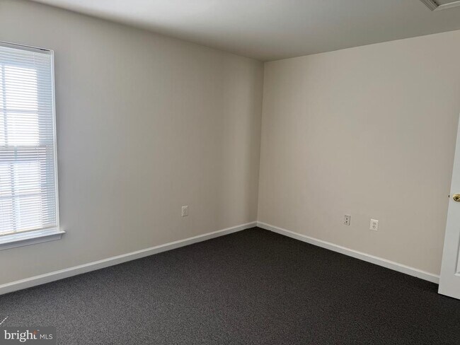 Building Photo - 9719 Inkwood Dr