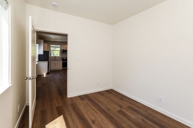 Building Photo - Beautifully Renovated Berkeley Unit!