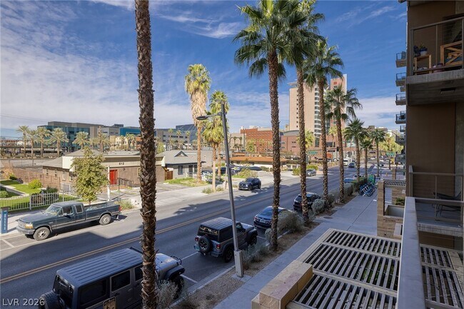 Building Photo - 353 E Bonneville Ave