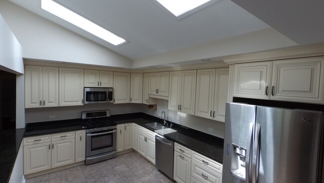 Building Photo - 22940 N Prairie Ln